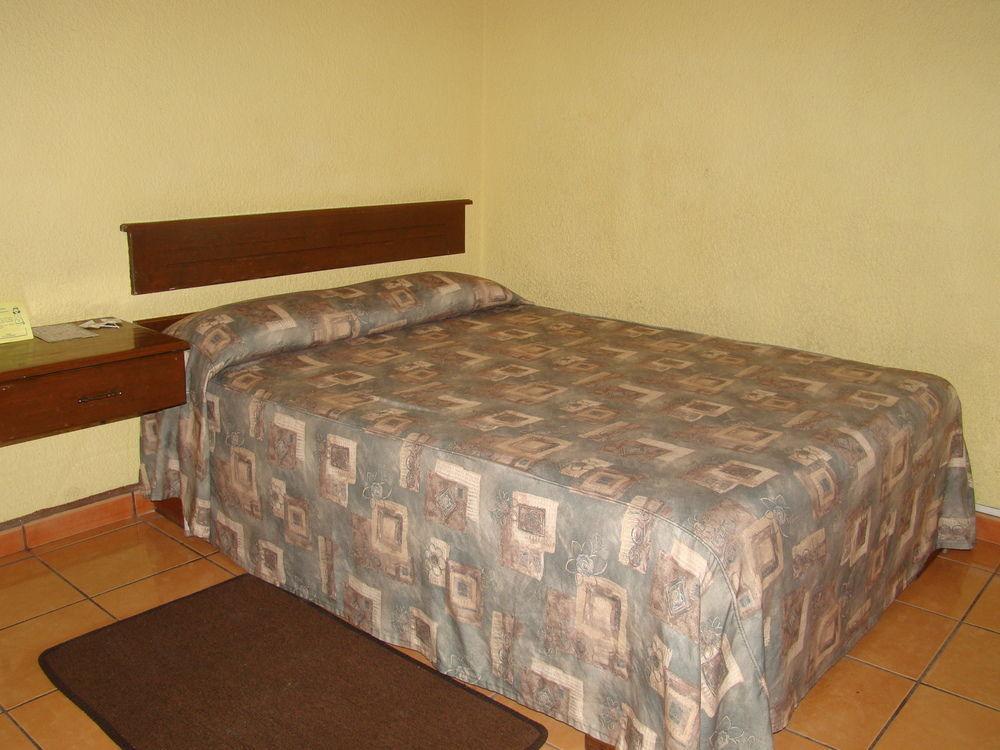Hotel Estefania 모렐리아 외부 사진